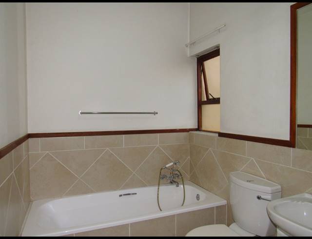 1 BEDROOM APARTMENT TO LET IN PINESLOPES
